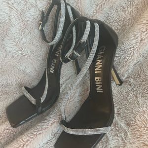 Comfortable sexy black heels with rhinestone details